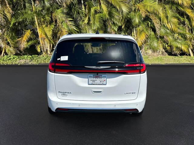 New 2026 Chrysler Pacifica Limited image 4
