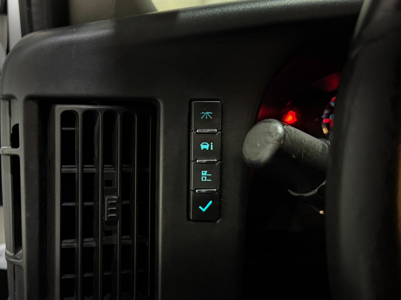 Used 2020 Chevrolet Express 3500 Extended w/ Driver Convenience Package RWD image 7