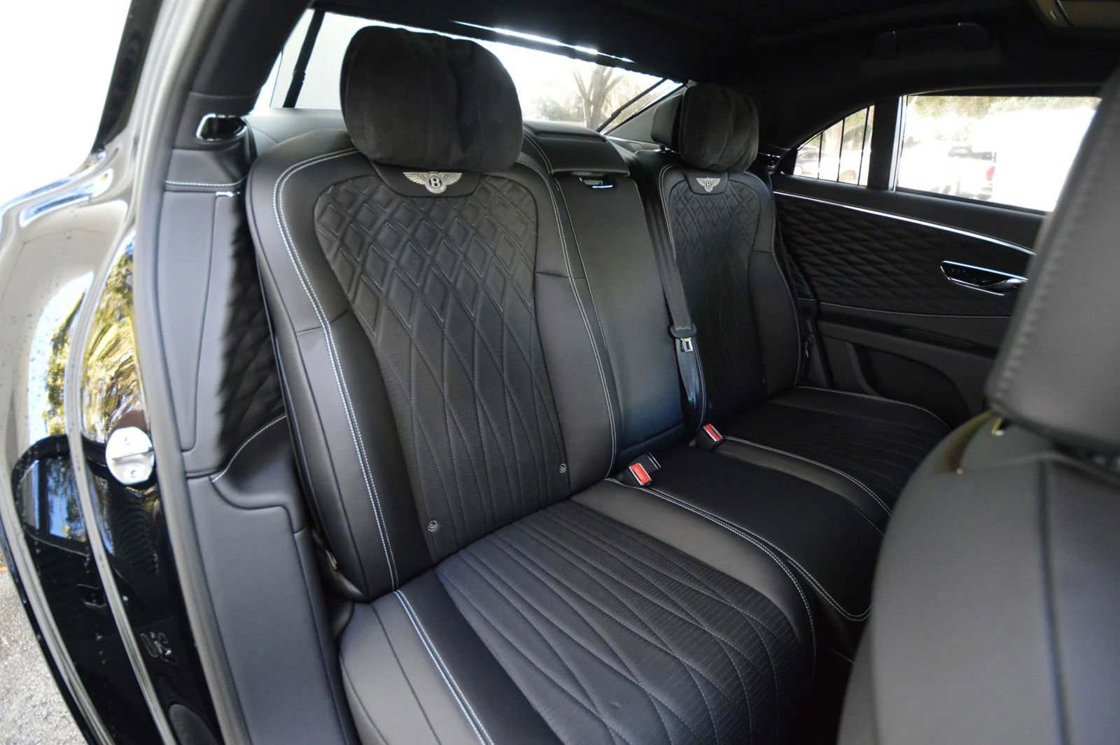 Used 2022 Bentley Flying Spur V8 image 70