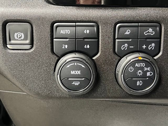 Used 2024 Chevrolet Silverado 2500 ZR2 w/ Technology Package AWD/4WD image 32