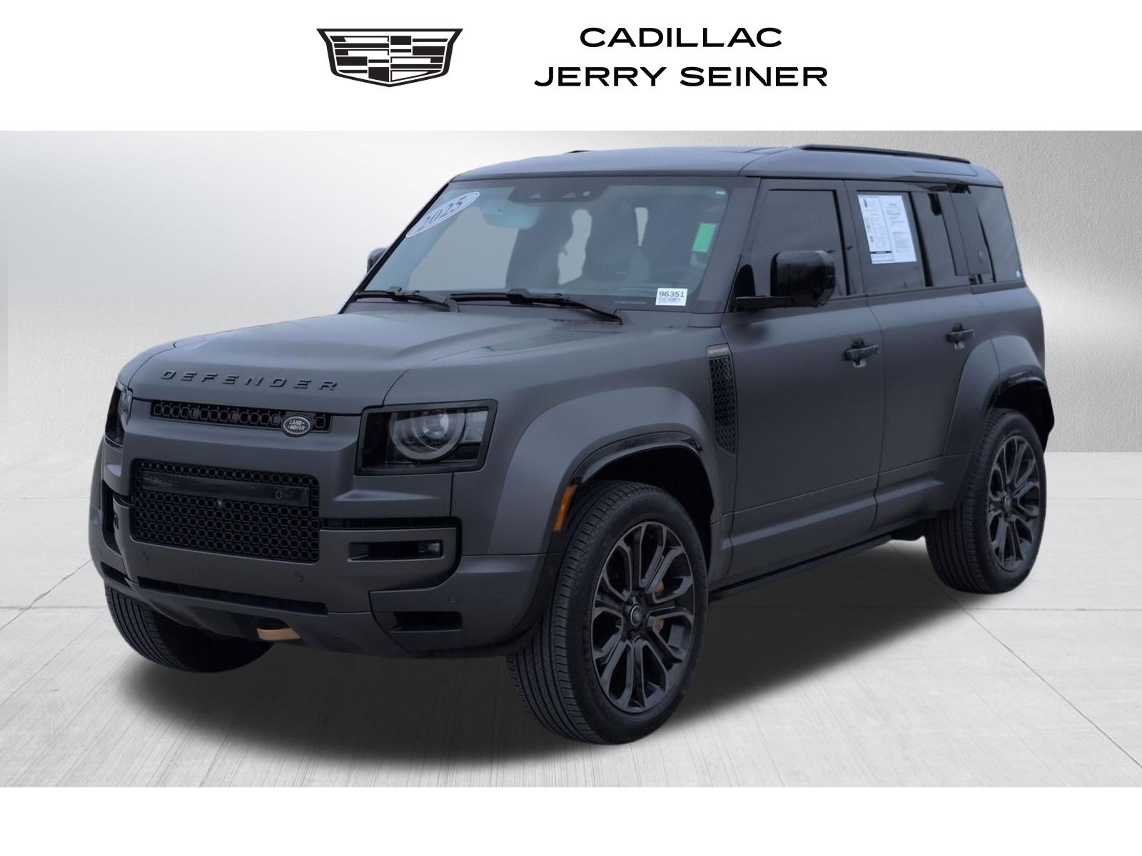 Used 2025 Land Rover Defender 110 image 1