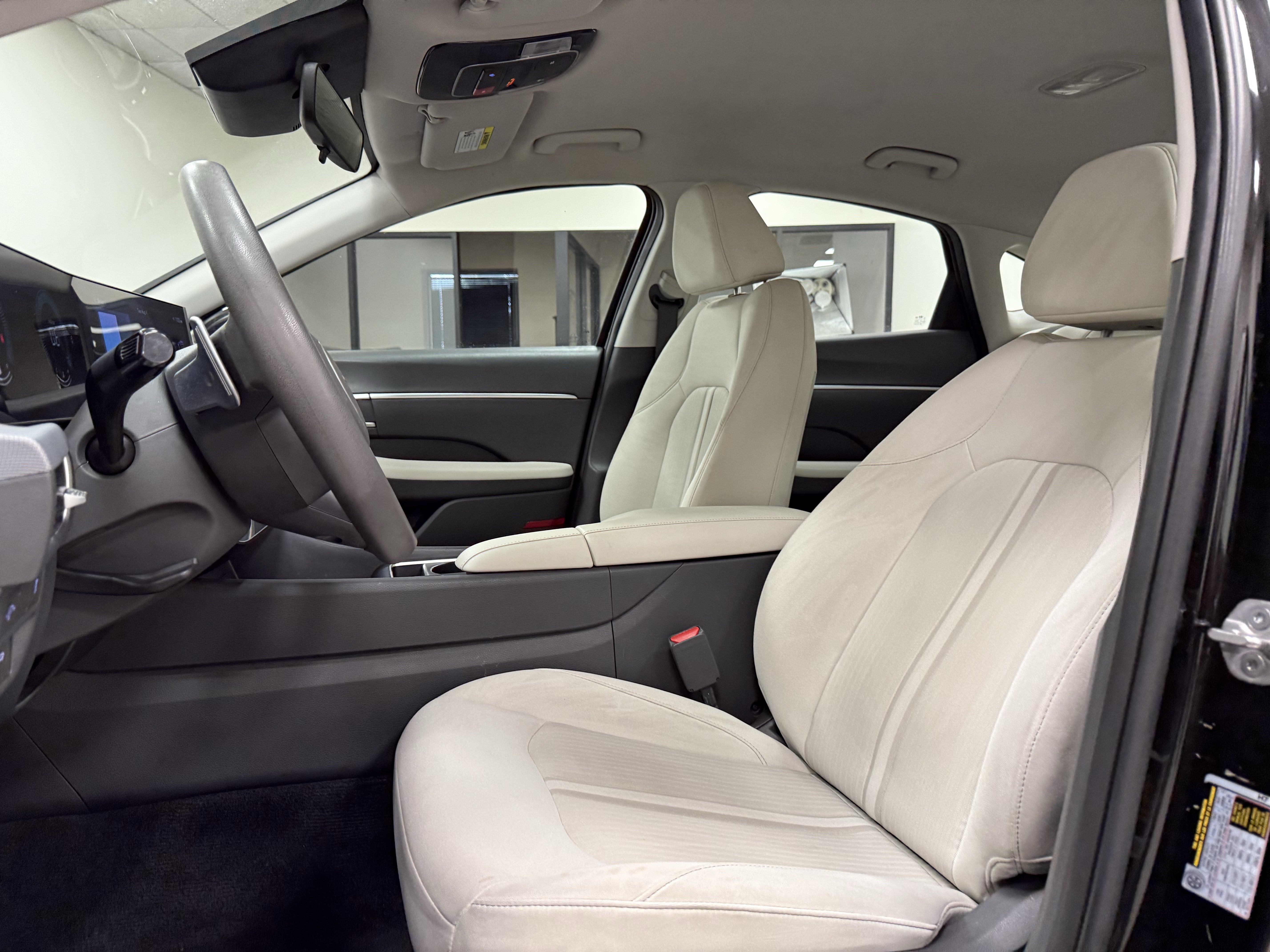 Used 2025 Hyundai Sonata SEL FWD image 12