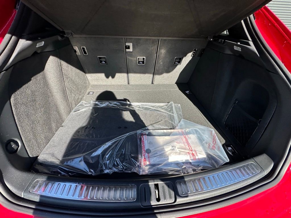 Used 2026 Porsche Macan Turbo image 40