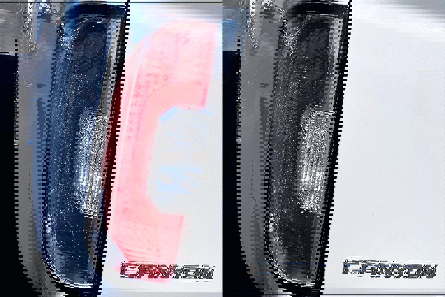 Used 2018 GMC Canyon Denali image 28