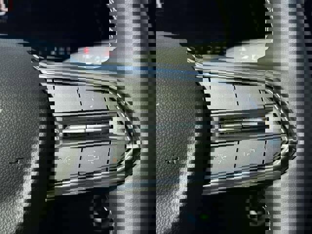 Used 2025 Chevrolet Traverse LT image 23