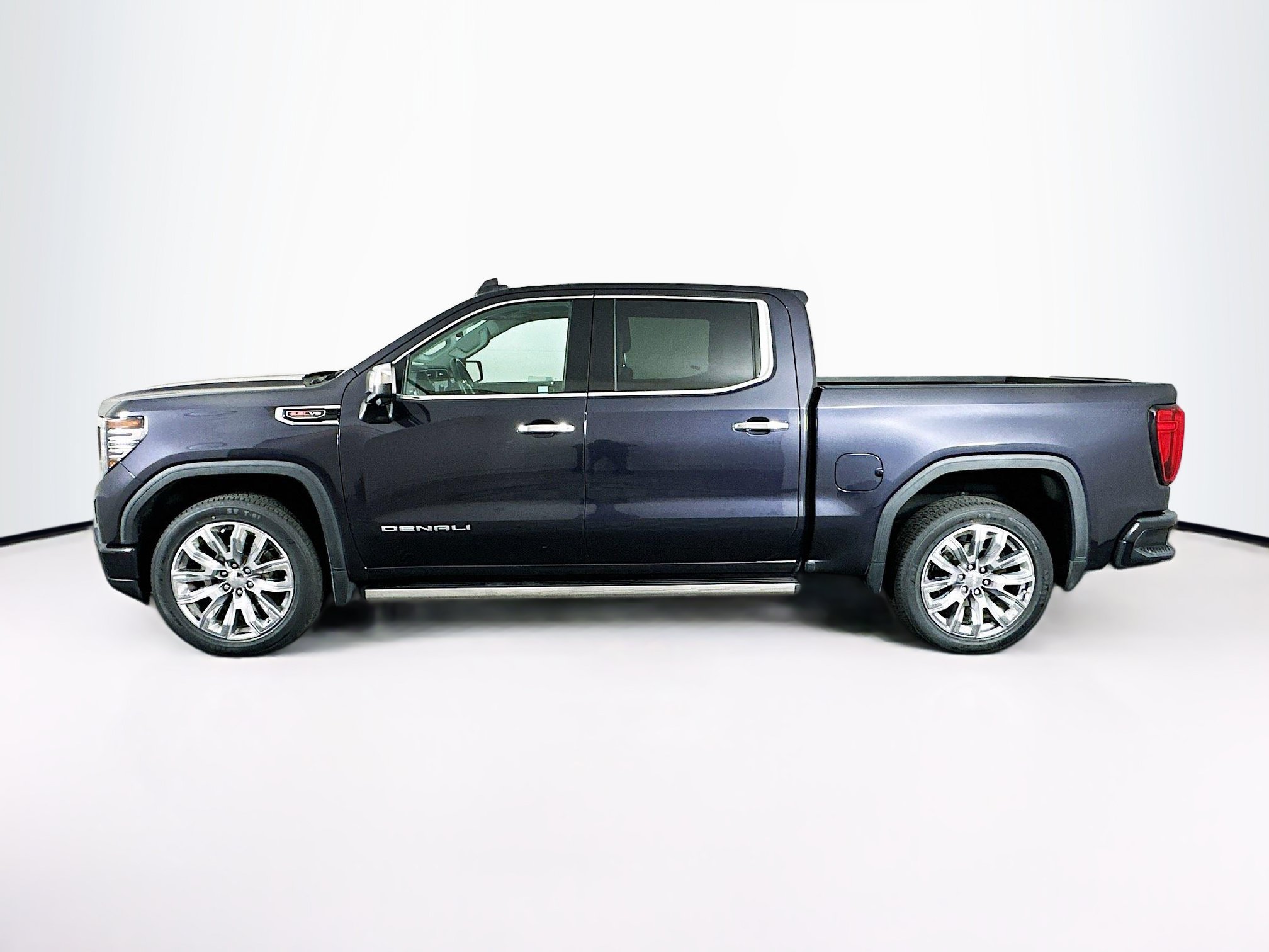 Used 2024 GMC Sierra 1500 Denali w/ Denali Reserve Package AWD/4WD image 4