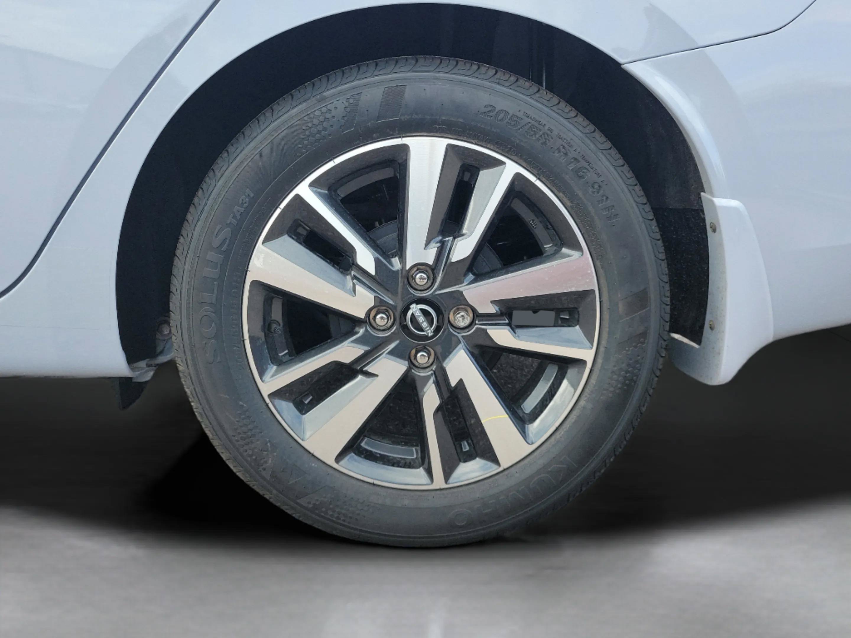 New 2025 Nissan Versa SV w/ Trunk Package FWD image 32