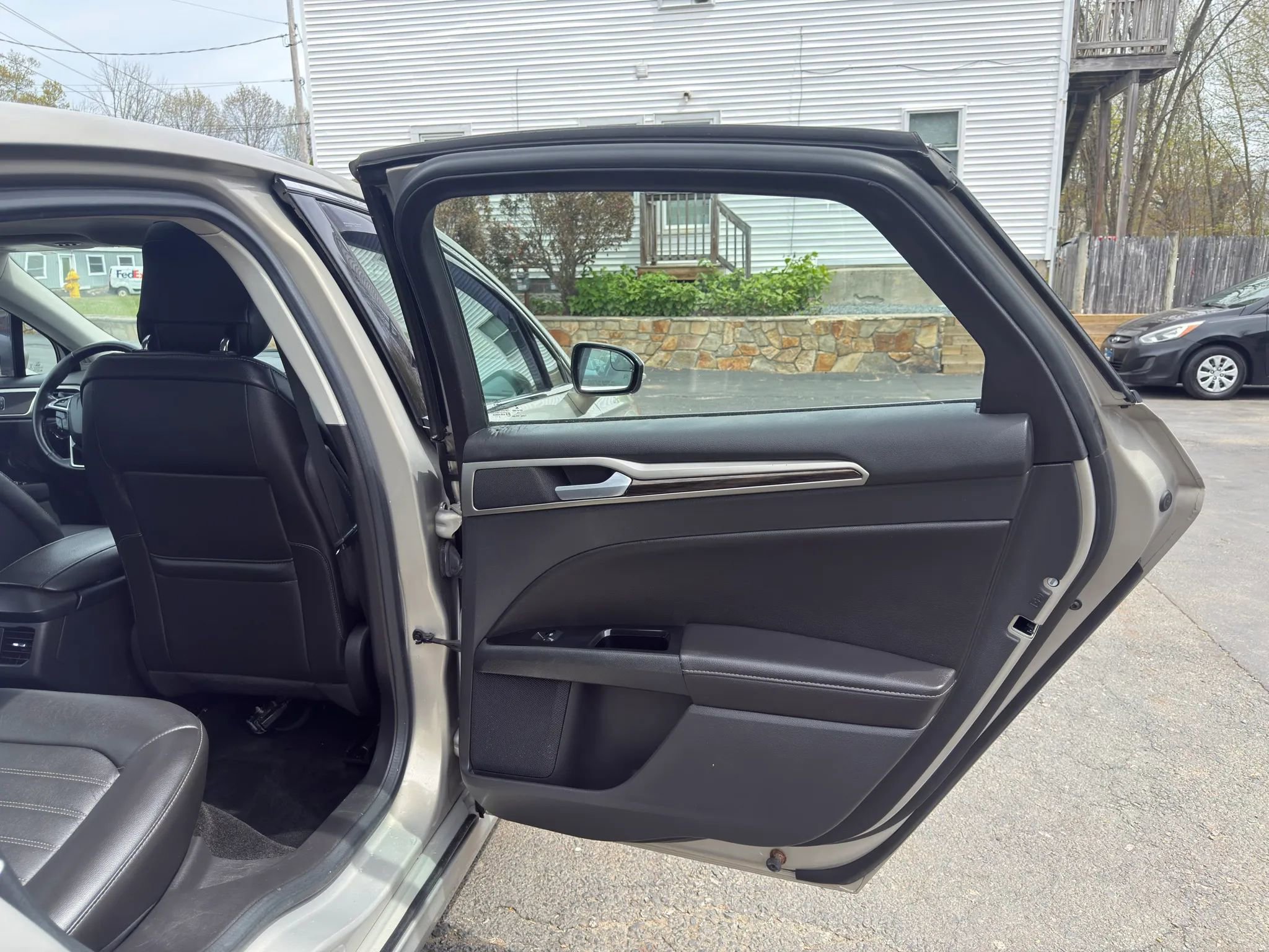Used 2015 Ford Fusion SE w/ Equipment Group 202A AWD/4WD image 17