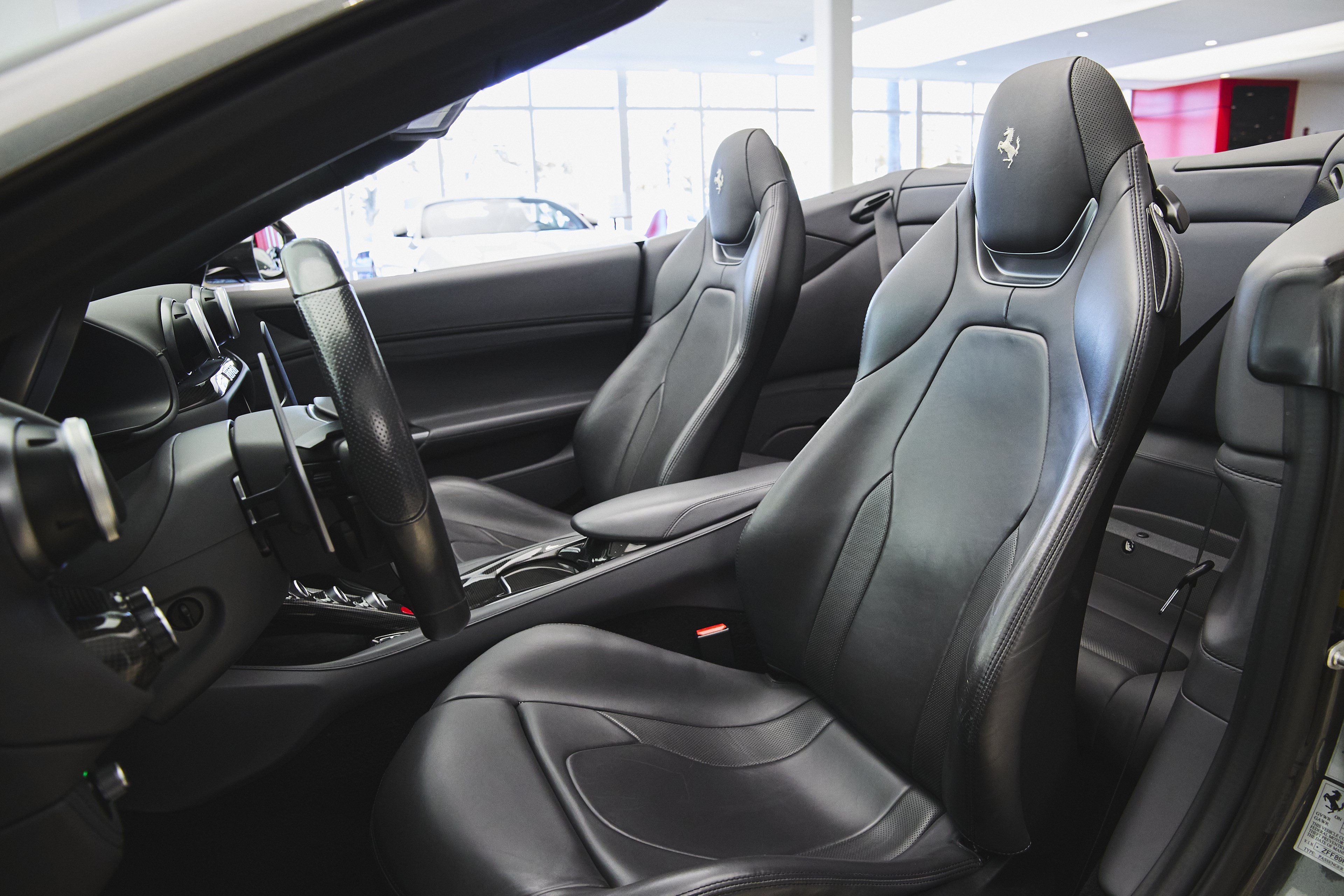 Used 2019 Ferrari Portofino RWD image 10