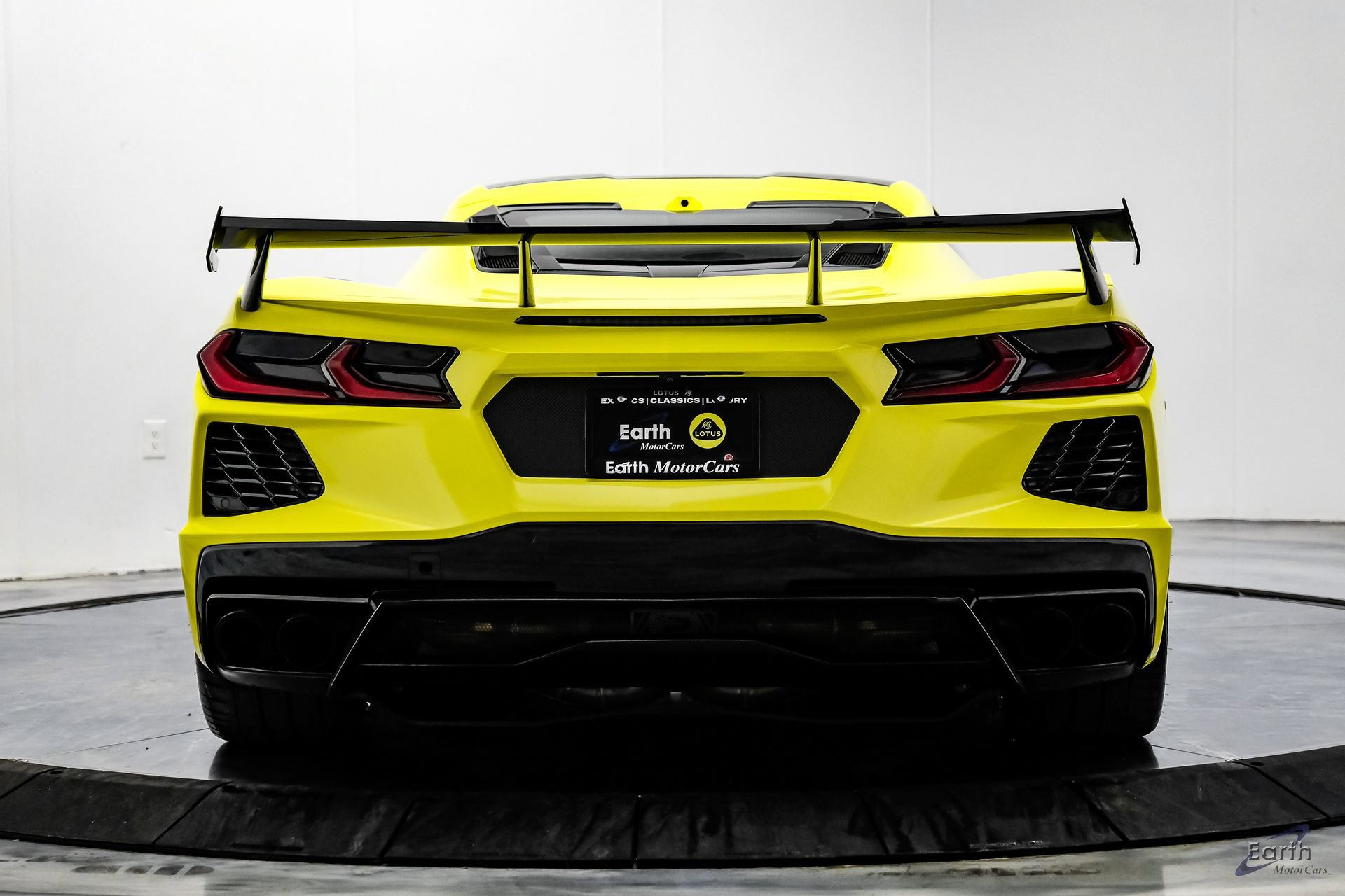 Used 2021 Chevrolet Corvette Stingray Premium Cpe w/ Z51 Performance Package RWD image 16