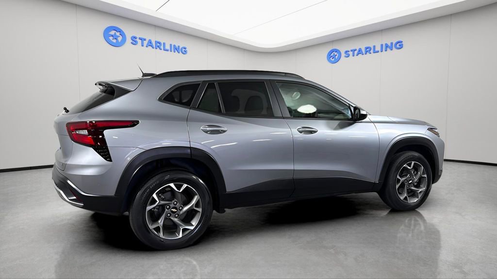 Certified 2024 Chevrolet Trax LT w/ LT Convenience Package image 10