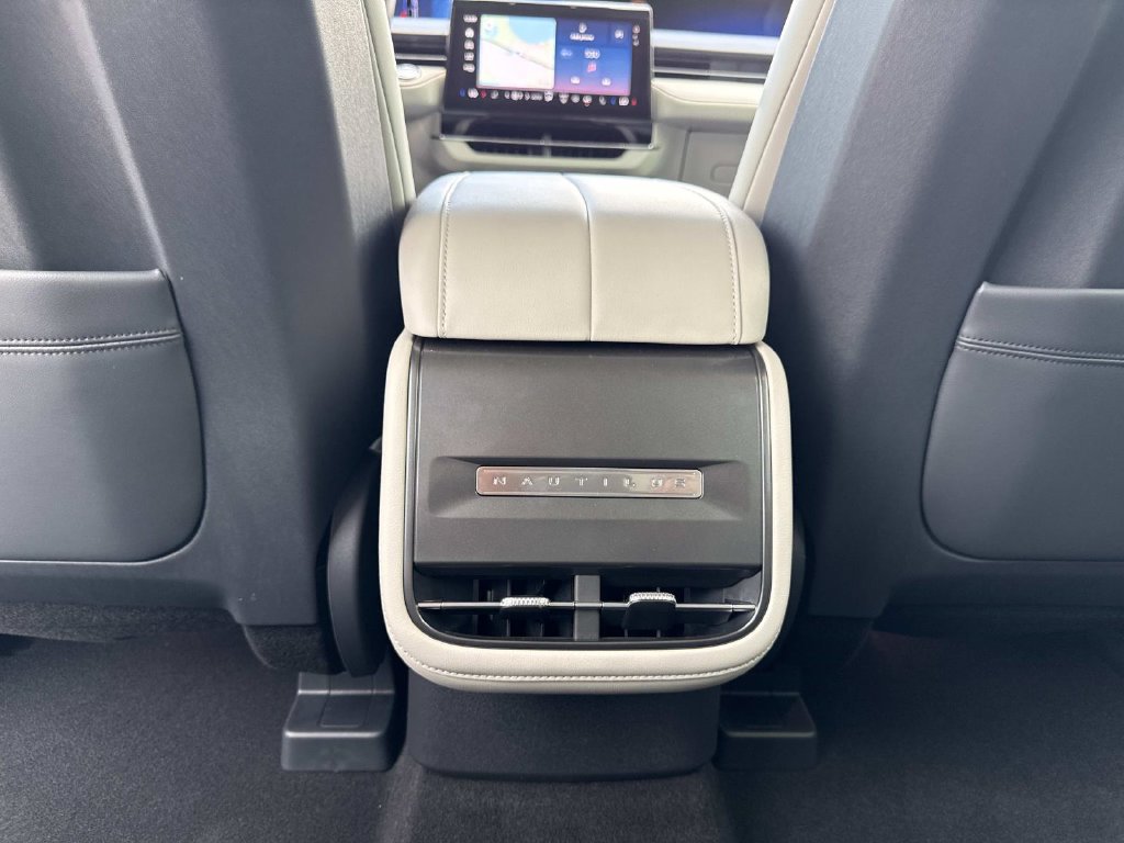 New 2026 Lincoln Nautilus Premier AWD/4WD image 16