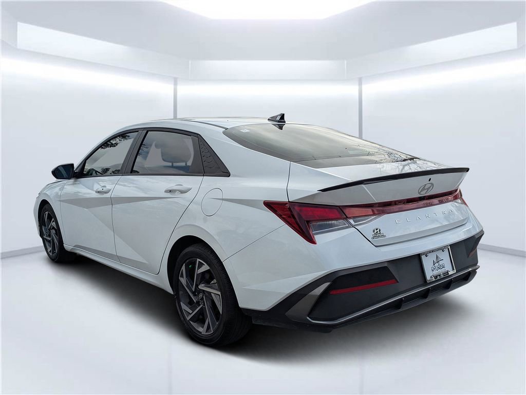 Certified 2025 Hyundai Elantra Sport image 5