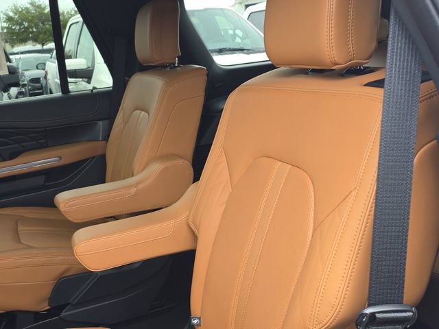 Used 2024 Ford Expedition Platinum image 12