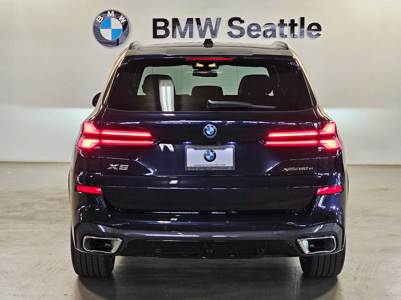 Used 2024 BMW X5 xDrive50e w/ M Sport Package AWD/4WD image 5