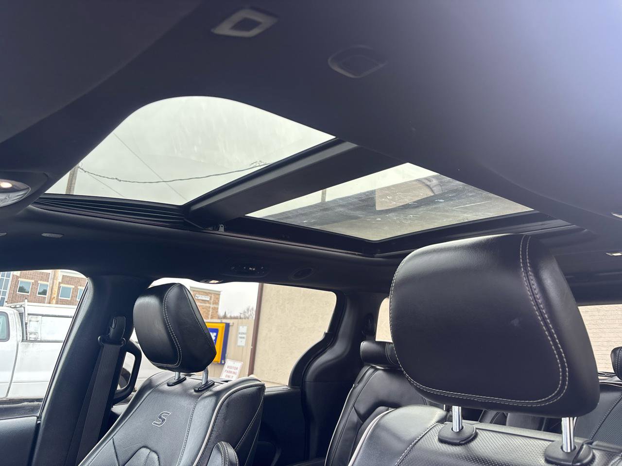 Used 2018 Chrysler Pacifica Limited w/ Advanced Safetytec Group image 32