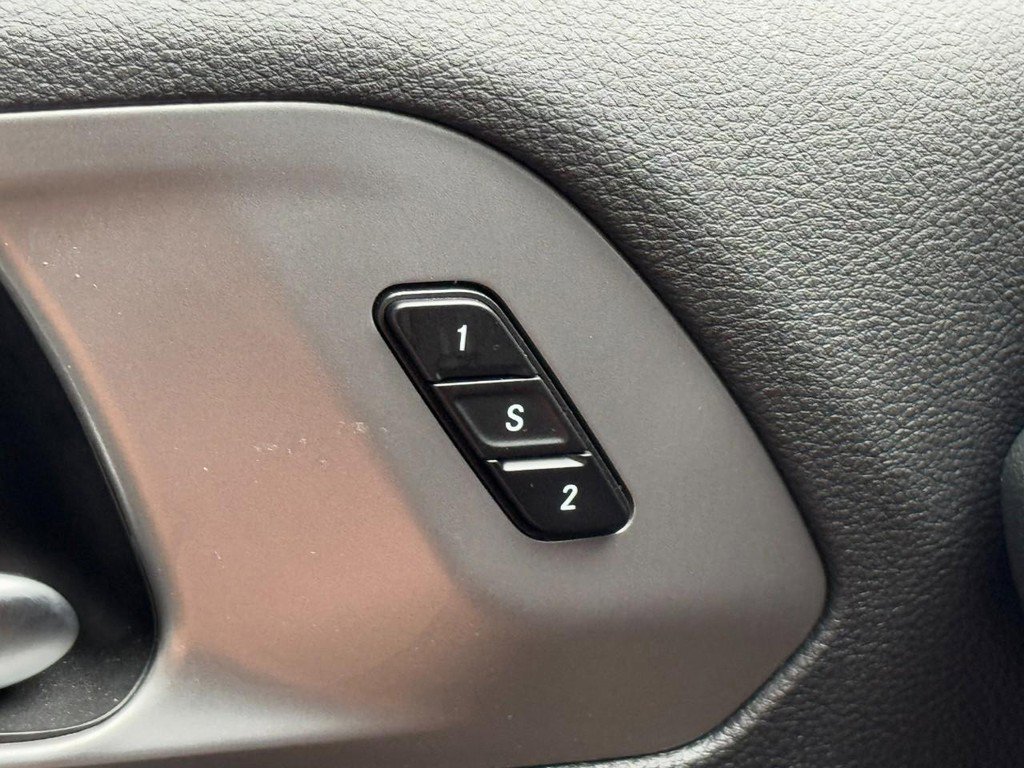 Used 2025 Chrysler Pacifica Select image 20