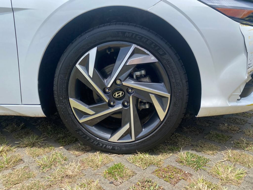 Certified 2024 Hyundai Elantra Limited FWD image 28