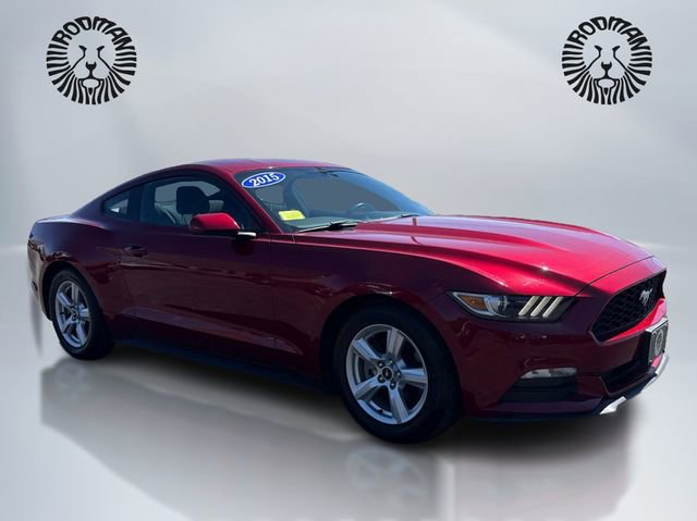 Used 2015 Ford Mustang Coupe RWD image 3