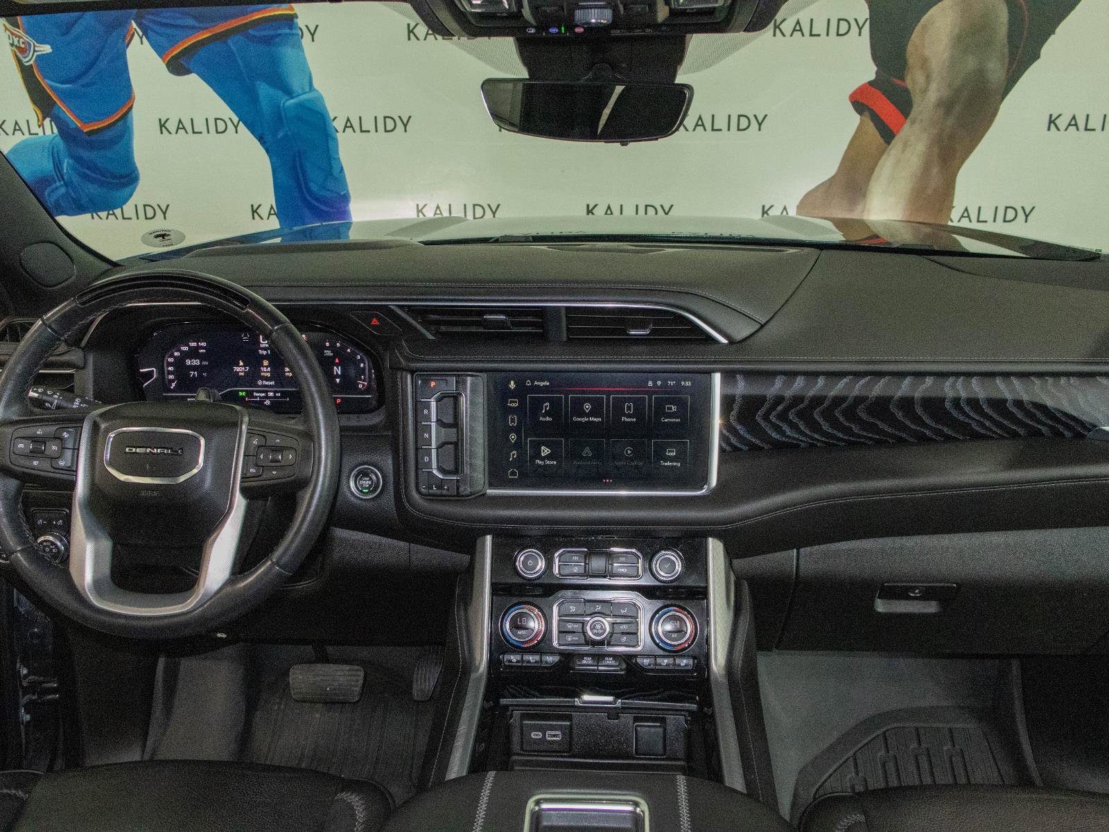 Used 2023 GMC Yukon Denali w/ Denali Reserve Package image 3