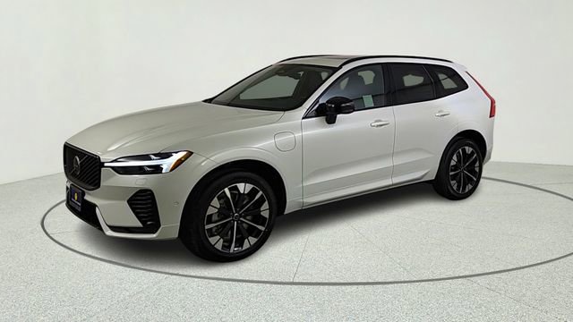 New 2026 Volvo XC60 T8 Plus w/ Climate Package PRO AWD/4WD image 4