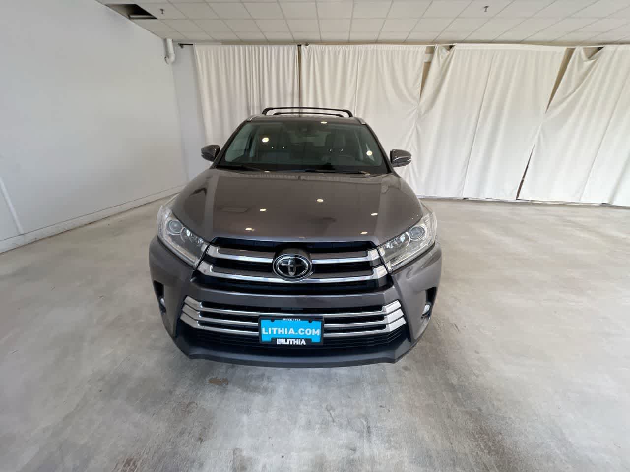 Used 2017 Toyota Highlander Limited w/ Carpet Mat Package AWD/4WD image 5