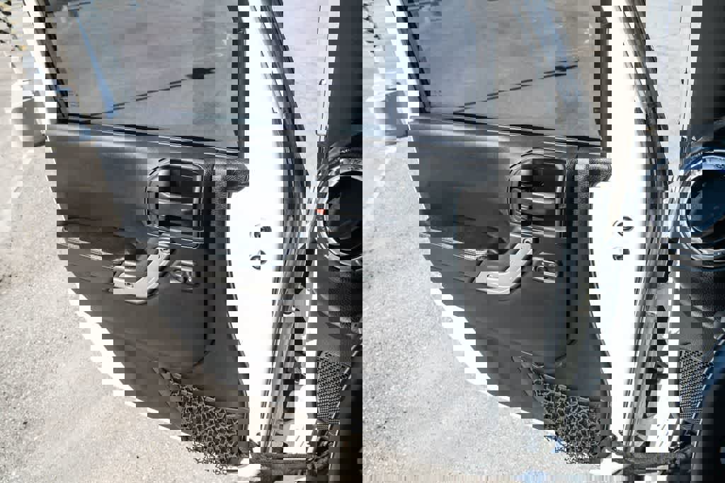 Used 2015 Jeep Wrangler Freedom Edition image 30