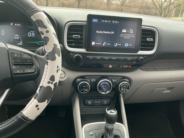 Certified 2024 Hyundai Venue SEL FWD image 18