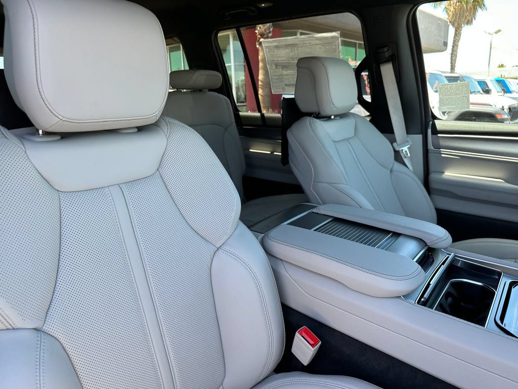 New 2026 Jeep Grand Wagoneer Limited w/ Rear Seat Video Group I AWD/4WD image 16