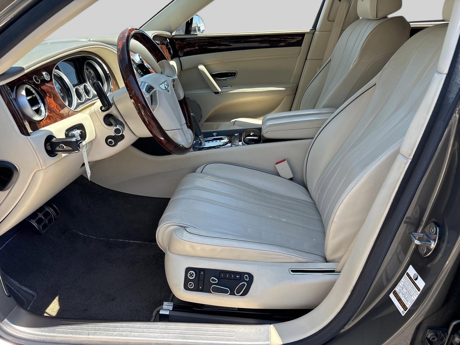 Used 2014 Bentley Flying Spur W12 image 5