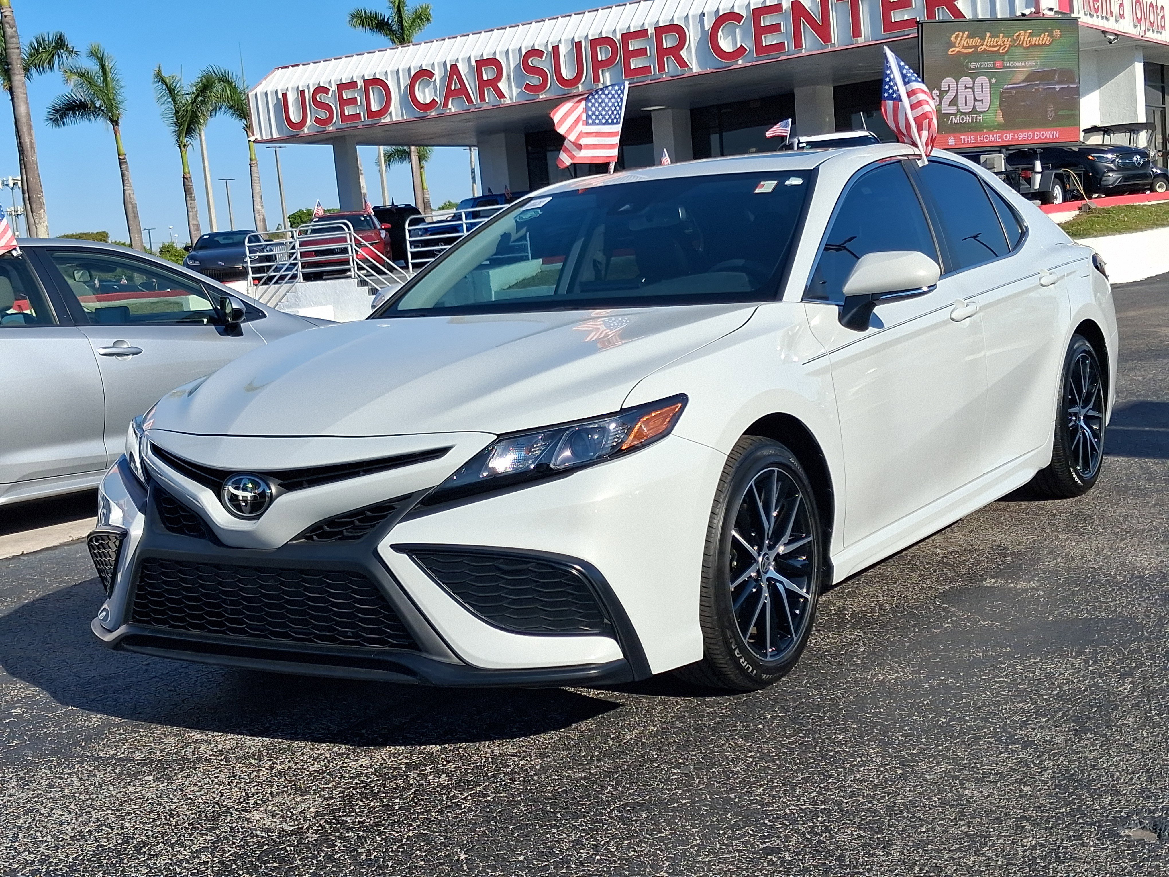 Used 2024 Toyota Camry SE w/ Cold Weather Package FWD image 4