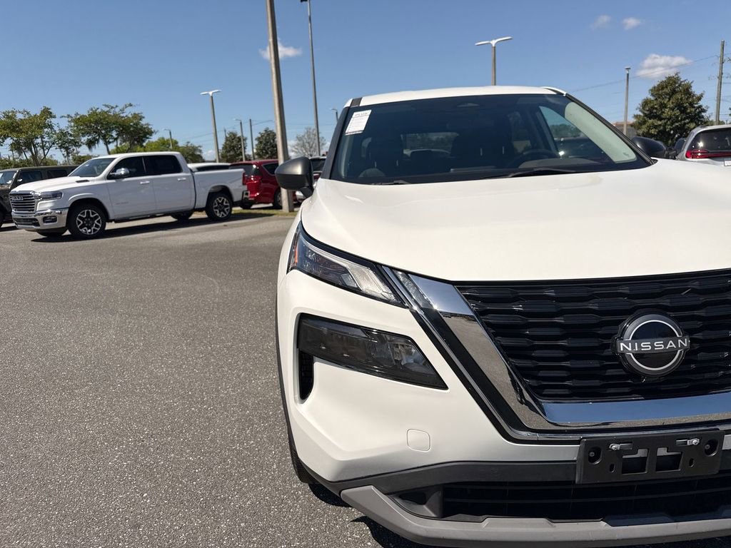 Used 2023 Nissan Rogue S image 9
