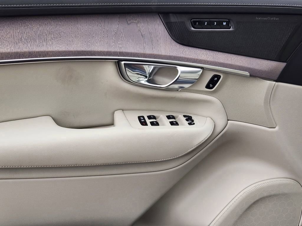 New 2026 Volvo XC90 T8 Ultra w/ Protection Package AWD/4WD image 13