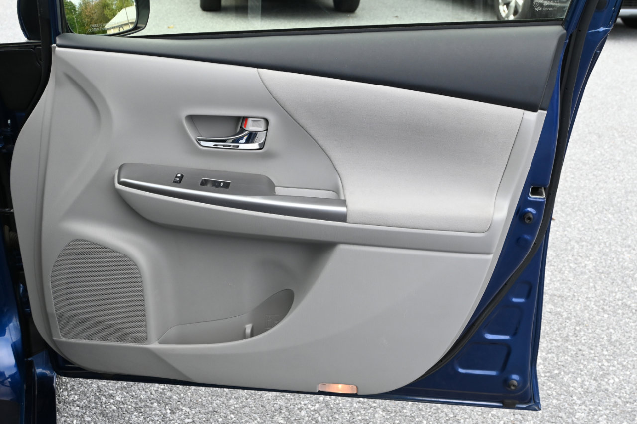 Used 2017 Toyota Prius V Three image 26