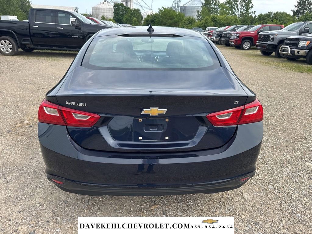 Used 2017 Chevrolet Malibu LT w/ Leather Package FWD image 4