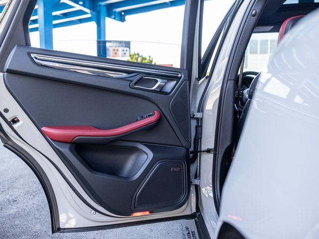 New 2026 Porsche Macan image 26