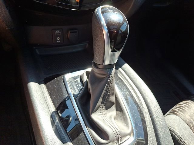 Used 2017 Nissan Rogue SV AWD/4WD image 14