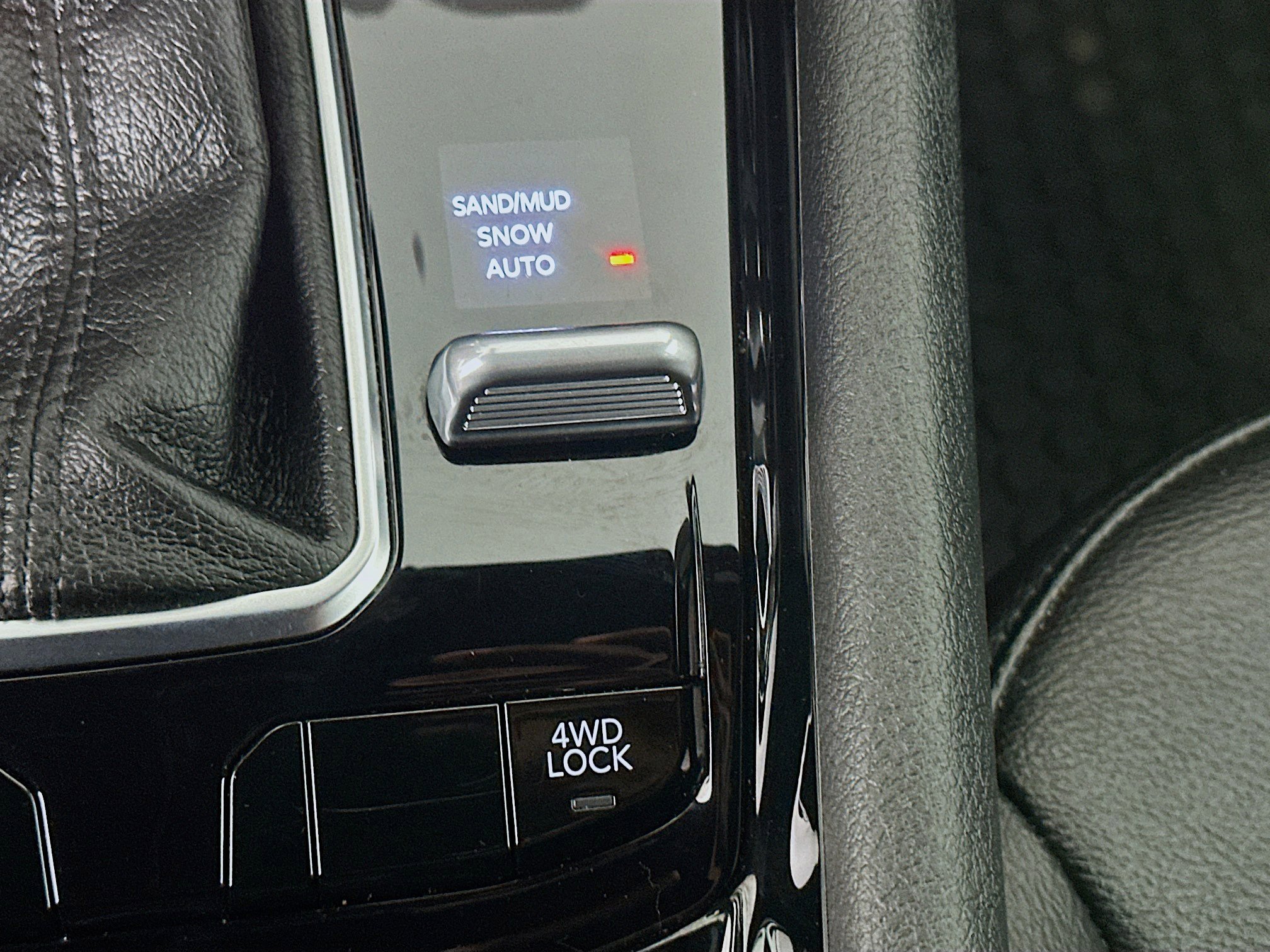 Used 2024 Jeep Compass Latitude w/ Convenience Group AWD/4WD image 25