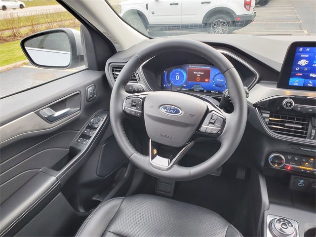Used 2022 Ford Escape Titanium image 8