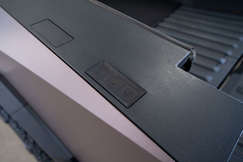 Used 2024 Tesla Cybertruck AWD Crew Cab image 37