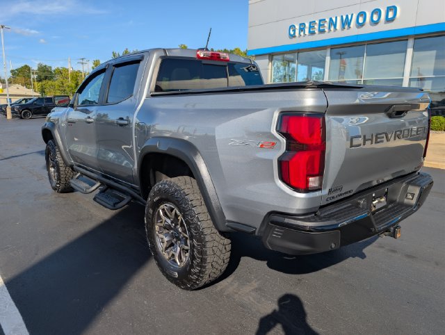 Used 2024 Chevrolet Colorado ZR2 w/ Technology Package AWD/4WD image 3
