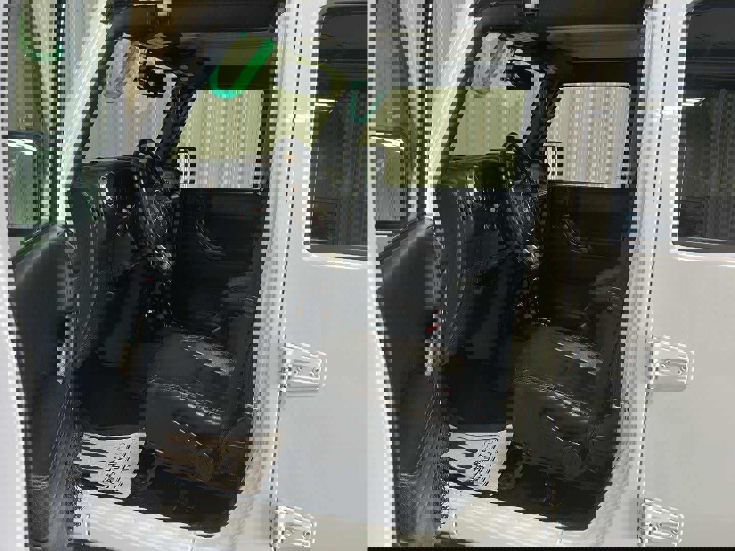 Used 2018 Jeep Wrangler Unlimited Sahara image 11