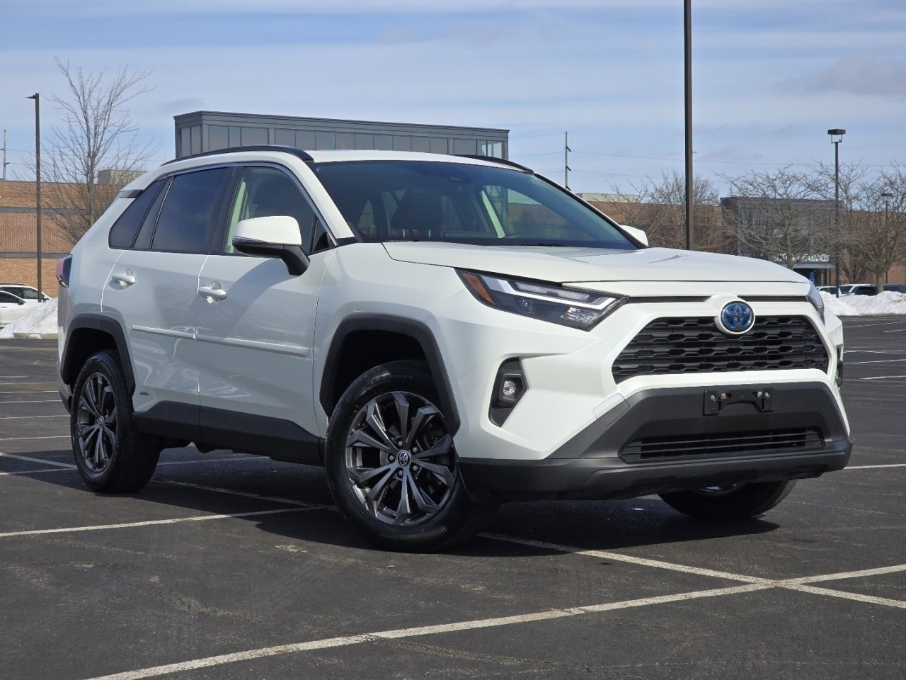 Used 2022 Toyota RAV4 XLE Premium image 2