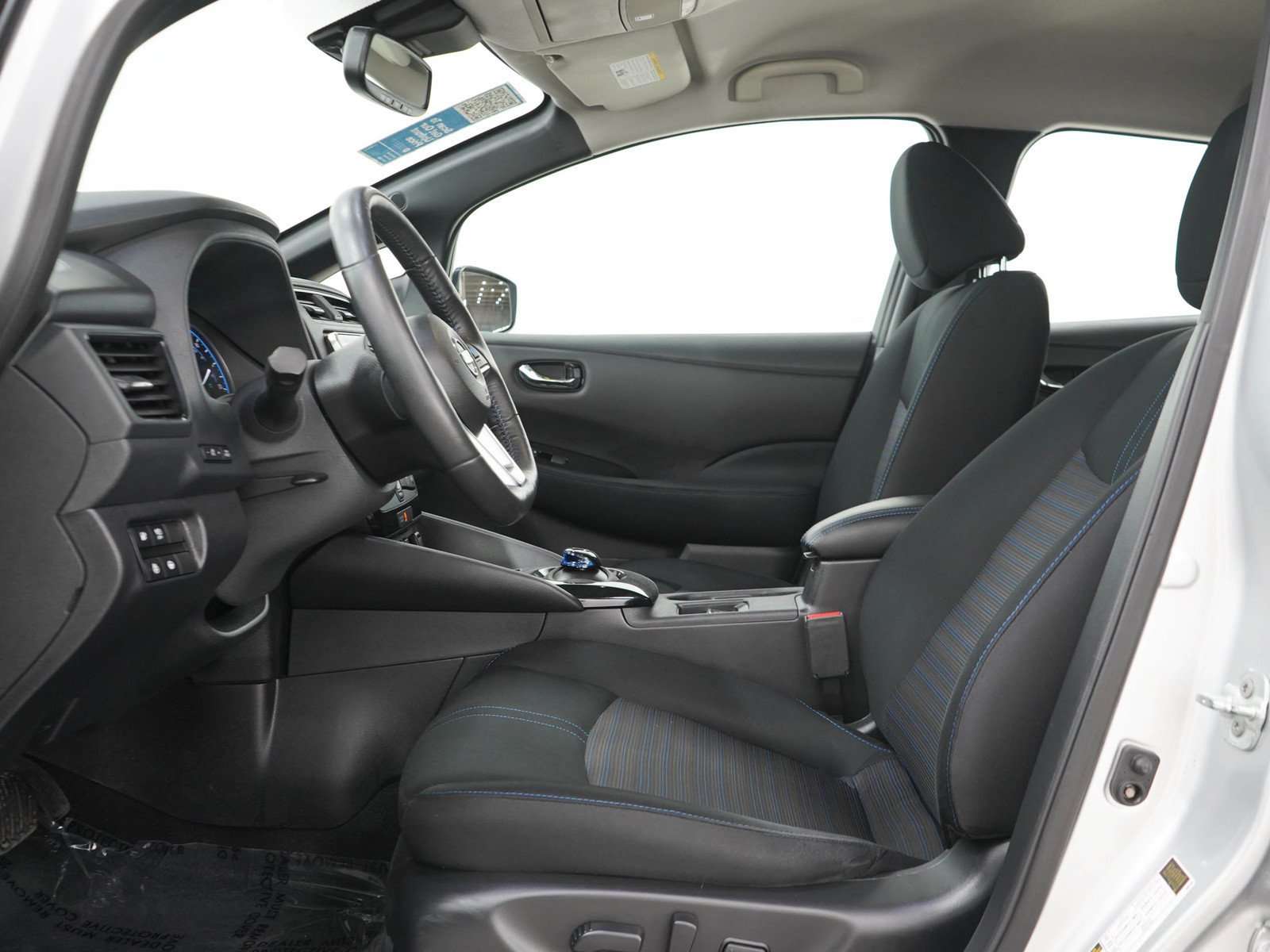 Used 2018 Nissan Leaf SV w/ SV Technology Package FWD image 21