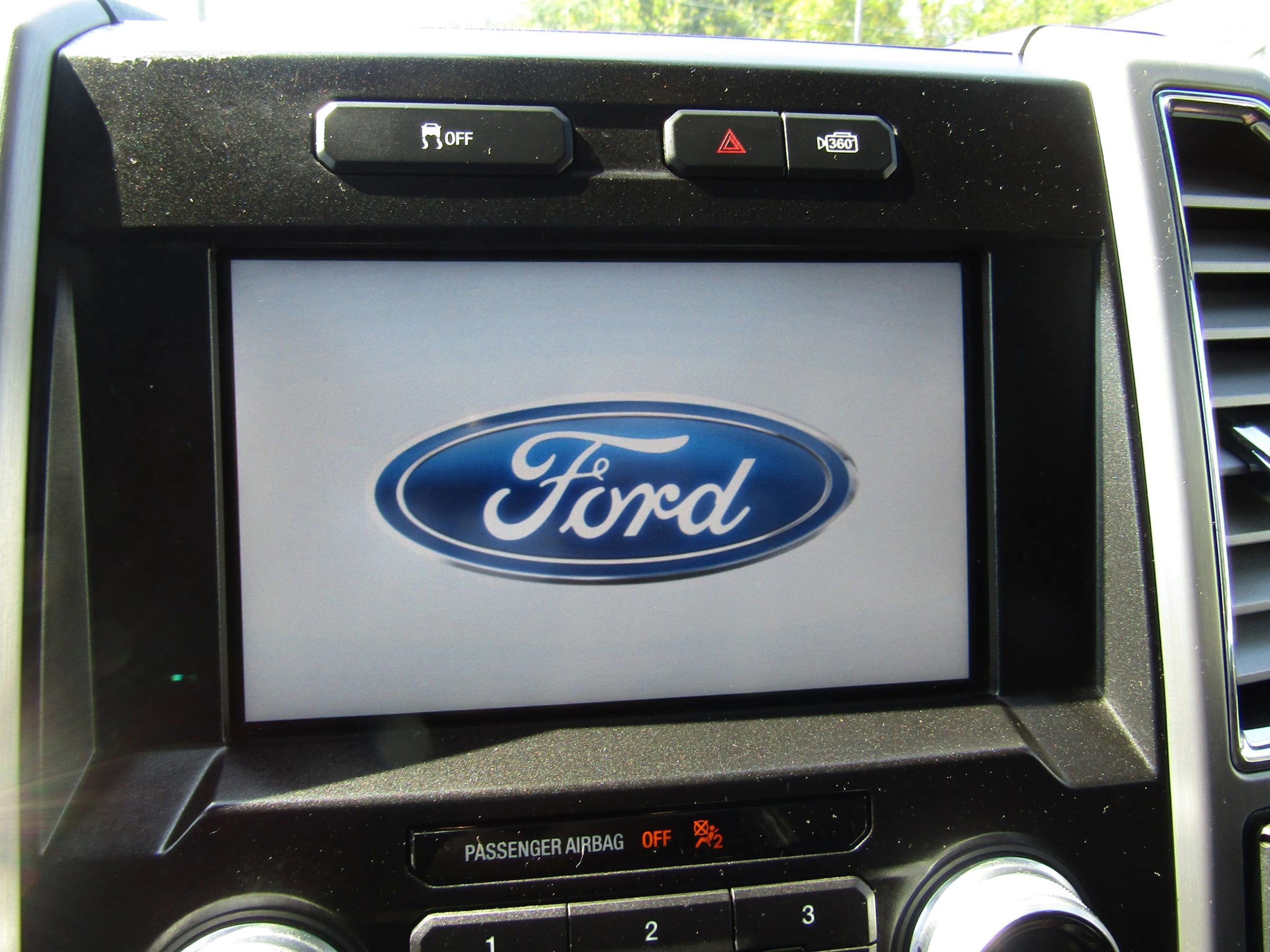 Used 2015 Ford F150 Platinum w/ Technology Package image 25