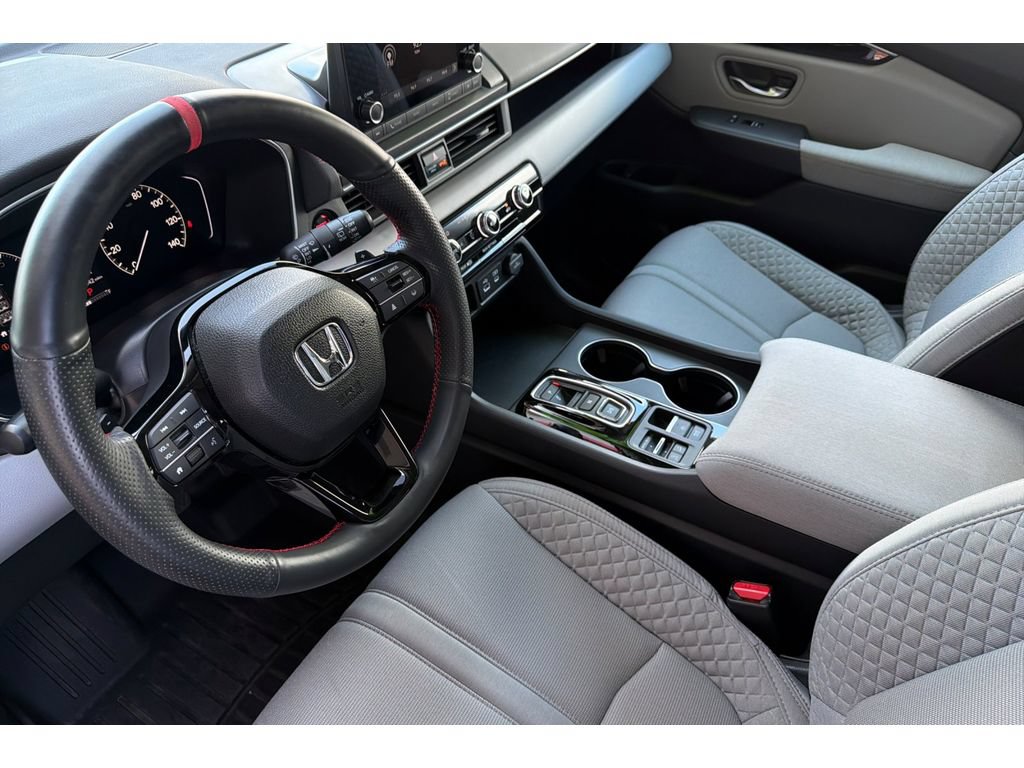 Used 2024 Honda Pilot LX image 10