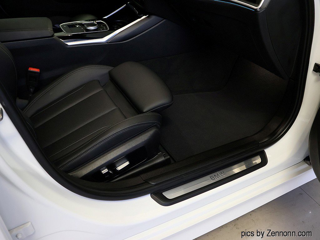 Certified 2023 BMW 330e xDrive w/ Premium Package image 34