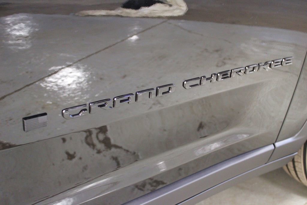 New 2025 Jeep Grand Cherokee L Limited w/ Black Appearance Package image 47