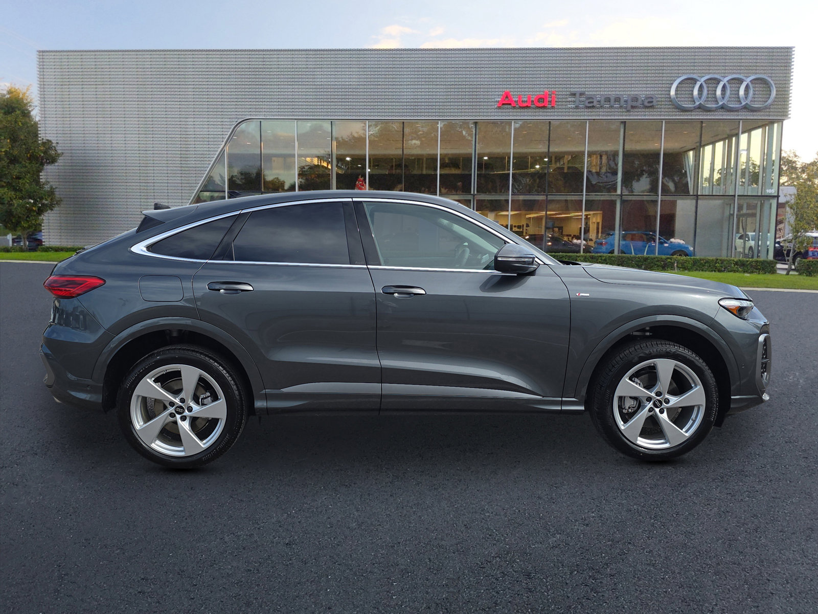 New 2025 Audi Q5 Premium Plus image 3