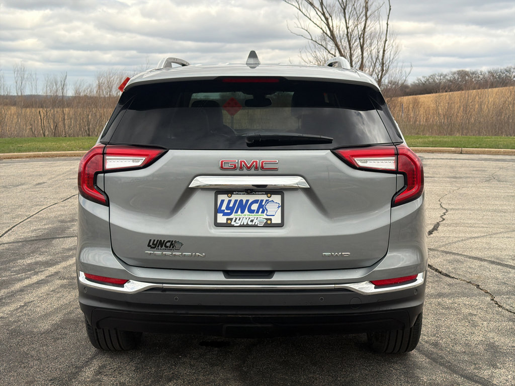 Used 2024 GMC Terrain SLT w/ Infotainment Package II AWD/4WD image 3
